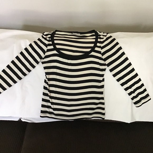 BCBG Paris black and white striped top, size L - Picture 4 of 5